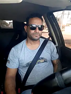 hecwil8 online show from November 18, 2025, 11:57 am