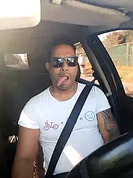 hecwil8 online show from November 13, 2025, 11:25 am