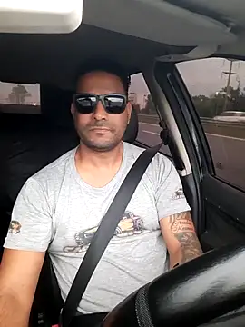 hecwil8 online show from November 4, 2025, 11:47 am