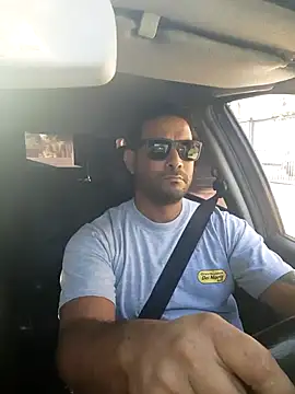 hecwil8 online show from December 4, 2025, 11:20 am