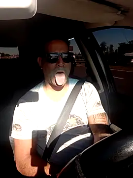 hecwil8 online show from November 14, 2025, 11:25 am