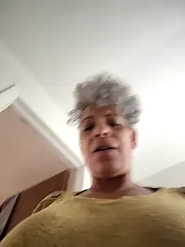 Snapshot of CeceilaMoon chatting on June 25, 2026, 4:12 pm CeceilaMoon online show from June 25, 2026, 4:12 pm