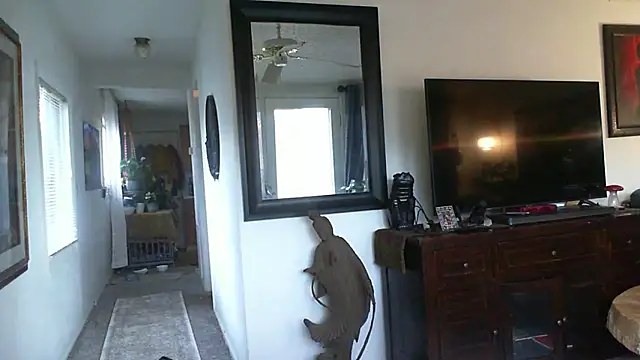 CeceilaMoon online show from November 19, 2025, 2:28 pm