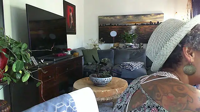 CeceilaMoon online show from October 16, 2025, 3:31 pm