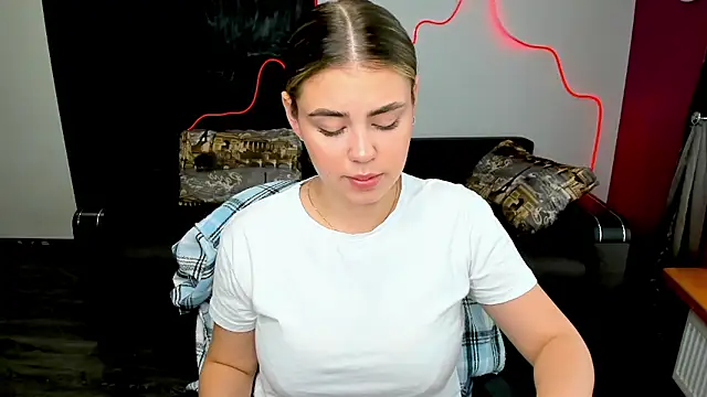 IsabellaBler online show from September 14, 2025, 6:14 am