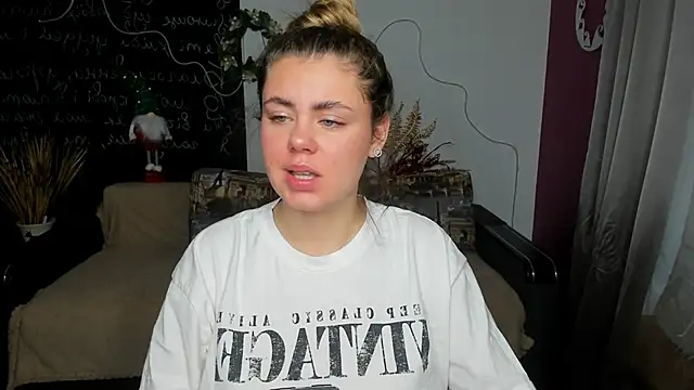 IsabellaBler online show from December 15, 2025, 6:52 am