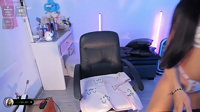 Snapshot of Michelle_se chatting on December 2, 2025, 9:05 pm Michelle se online show from December 2, 2025, 9:05 pm