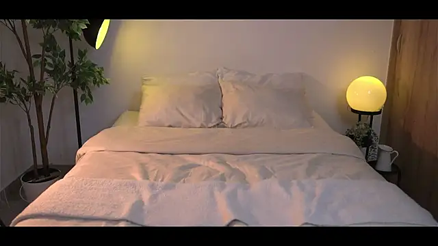 Snapshot of SrLuis18 chatting on November 12, 2025, 8:56 pm SrLuis18 online show from November 12, 2025, 8:56 pm