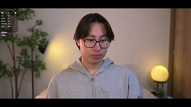 Snapshot of SrLuis18 chatting on November 14, 2025, 8:56 pm SrLuis18 online show from November 14, 2025, 8:56 pm