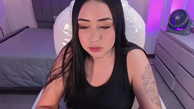 iam sofiia online show from April 17, 2026, 8:44 pm