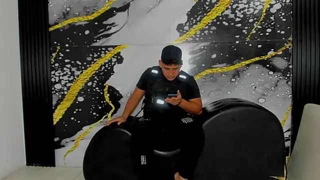 sweethot    online show from September 25, 2025, 2:23 pm