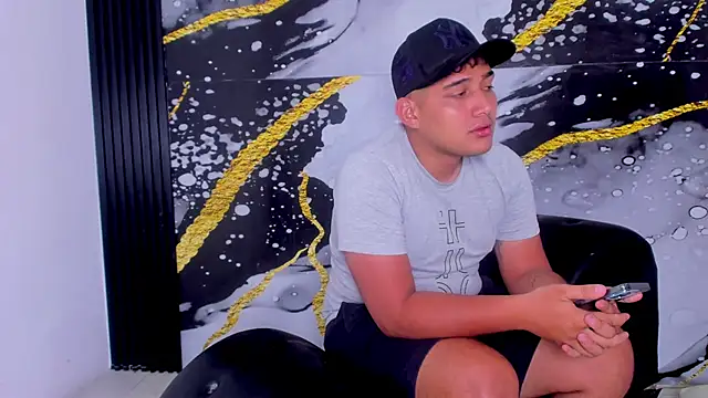 sweethot    online show from September 27, 2025, 1:39 pm