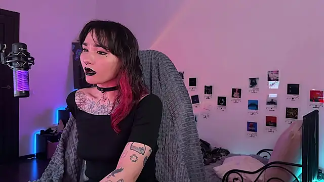 deadlysweet online show from June 14, 2026, 7:04 pm