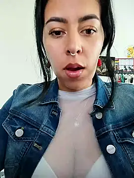 Snapshot of Emily_Wane chatting on February 4, 2026, 4:35 pm Emily Wane online show from February 4, 2026, 4:35 pm