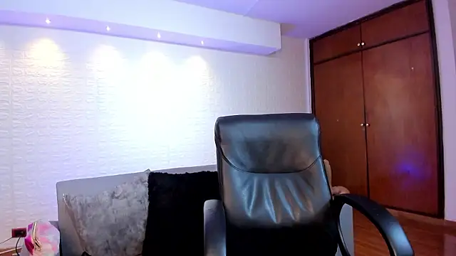 victoria mooree online show from February 11, 2026, 3:01 pm