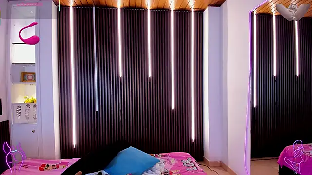 victoria mooree online show from February 26, 2026, 1:55 pm