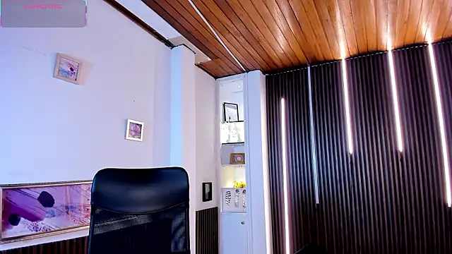 victoria mooree online show from March 10, 2026, 4:11 pm