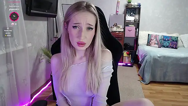 Little Soph online show from March 6, 2025, 12:10 am