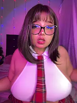 CharlotteMillers online show from April 15, 2026, 5:02 am