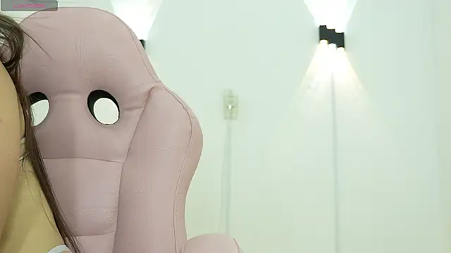 Emma jamess online show from February 14, 2026, 5:07 am