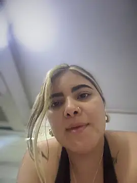 Snapshot of EVELIN_MASON chatting on December 4, 2025, 10:42 pm EVELIN MASON online show from December 4, 2025, 10:42 pm