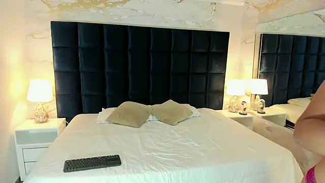 Snapshot of EVELIN_MASON chatting on November 10, 2025, 8:14 pm EVELIN MASON online show from November 10, 2025, 8:14 pm