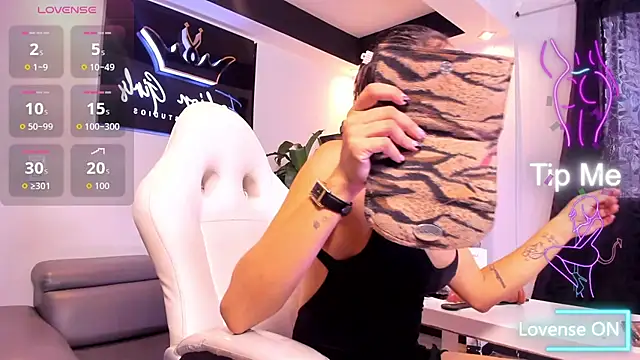 Snapshot of AnaRuiz chatting on October 15, 2025, 1:08 pm AnaRuiz online show from October 15, 2025, 1:08 pm