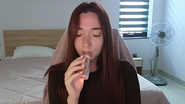 Snapshot of YasmineWest chatting on March 17, 2026, 12:13 am YasmineWest online show from March 17, 2026, 12:13 am