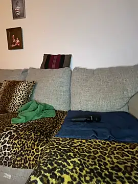 fatfabulous1981 online show from February 17, 2026, 12:30 am