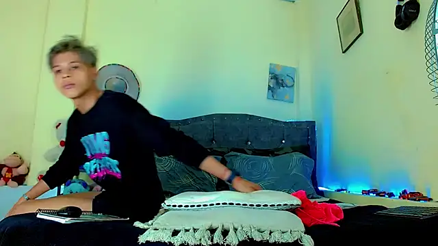 Liamscott  online show from April 7, 2026, 7:26 pm