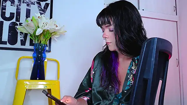 Snapshot of purple_em69 chatting on November 13, 2025, 3:54 am purple em69 online show from November 13, 2025, 3:54 am