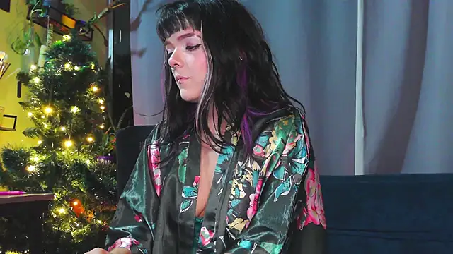 Snapshot of purple_em69 chatting on December 5, 2025, 4:22 am purple em69 online show from December 5, 2025, 4:22 am