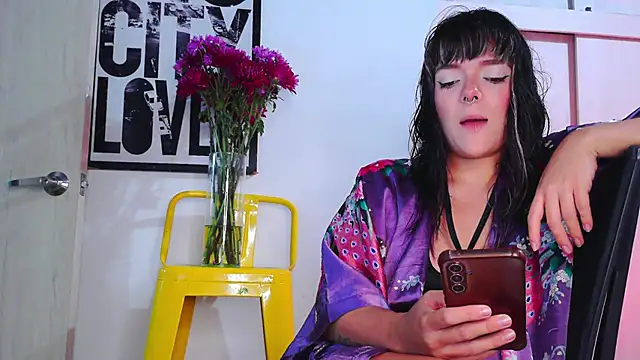 Snapshot of purple_em69 chatting on November 21, 2025, 5:50 am purple em69 online show from November 21, 2025, 5:50 am