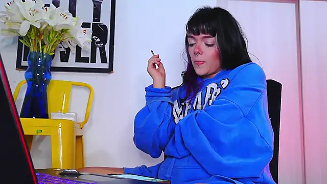 Snapshot of purple_em69 chatting on November 16, 2025, 6:51 am purple em69 online show from November 16, 2025, 6:51 am