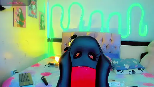 Jessica smith 1 online show from April 20, 2026, 11:24 am