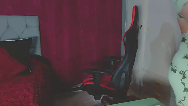 Noamartin  online show from October 28, 2025, 11:03 pm