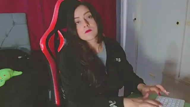 Noamartin  online show from February 3, 2026, 10:59 pm