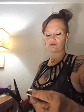 Snapshot of renegade_vyxxen chatting on March 31, 2026, 9:44 am renegade vyxxen online show from March 31, 2026, 9:44 am