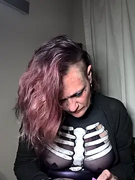 Snapshot of renegade_vyxxen chatting on March 12, 2026, 8:40 am renegade vyxxen online show from March 12, 2026, 8:40 am