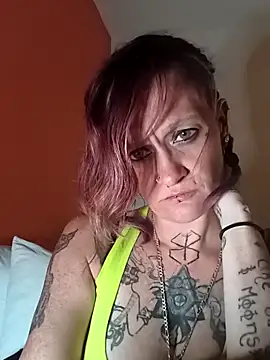 Snapshot of renegade_vyxxen chatting on March 11, 2026, 5:34 am renegade vyxxen online show from March 11, 2026, 5:34 am