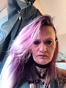 Snapshot of renegade_vyxxen chatting on March 4, 2026, 5:15 am renegade vyxxen online show from March 4, 2026, 5:15 am