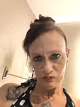 Snapshot of renegade_vyxxen chatting on March 25, 2026, 2:01 am renegade vyxxen online show from March 25, 2026, 2:01 am