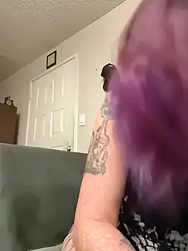 Snapshot of renegade_vyxxen chatting on February 17, 2026, 10:12 am renegade vyxxen online show from February 17, 2026, 10:12 am