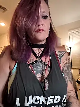 Snapshot of renegade_vyxxen chatting on March 5, 2026, 9:06 am renegade vyxxen online show from March 5, 2026, 9:06 am