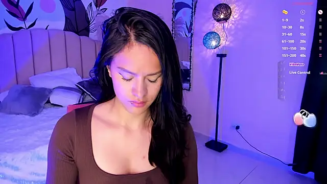 katherin smith  online show from February 6, 2025, 7:40 pm