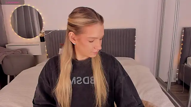 CassieRayss online show from April 22, 2026, 10:22 am