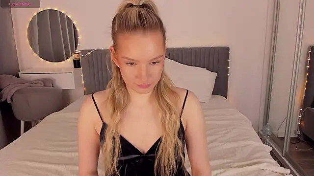 CassieRayss online show from April 26, 2026, 2:36 pm