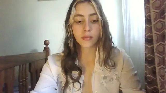 Snapshot of Liherz chatting on April 8, 2026, 8:32 pm Liherz online show from April 8, 2026, 8:32 pm