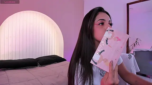 martina duque  online show from March 14, 2026, 6:25 pm