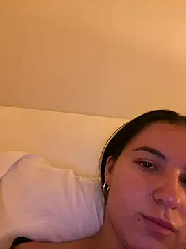 Snapshot of Amalthea_ chatting on August 5, 2026, 6:35 pm Amalthea online show from August 5, 2026, 6:35 pm